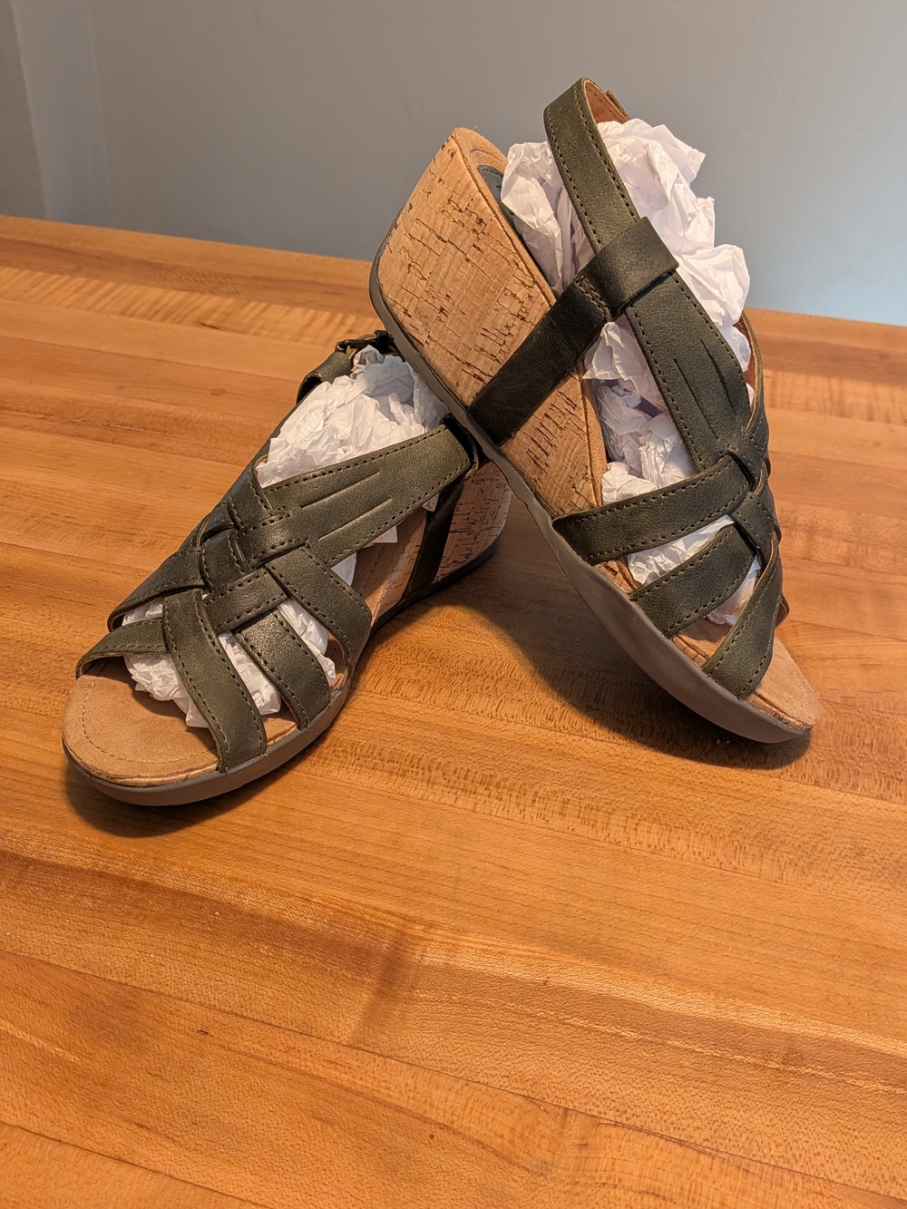 NWT Bussola Nynette Khaki Green Woven Leather Cork Wedge Sandals Size 37 (US 7)